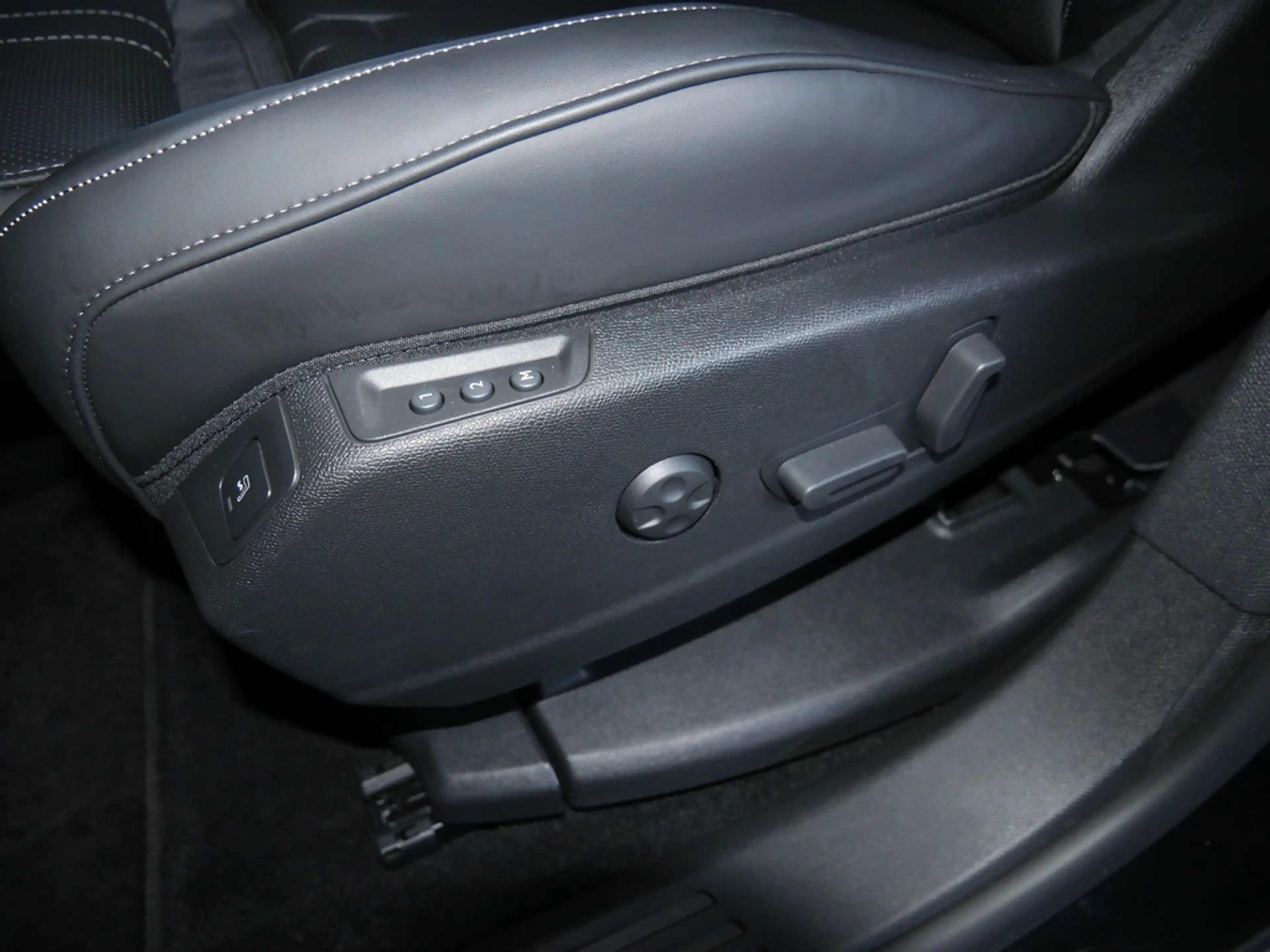 DS Automobiles DS 7 Crossback Opera BlueHDi 130 ACC LED PANO — photo 15
