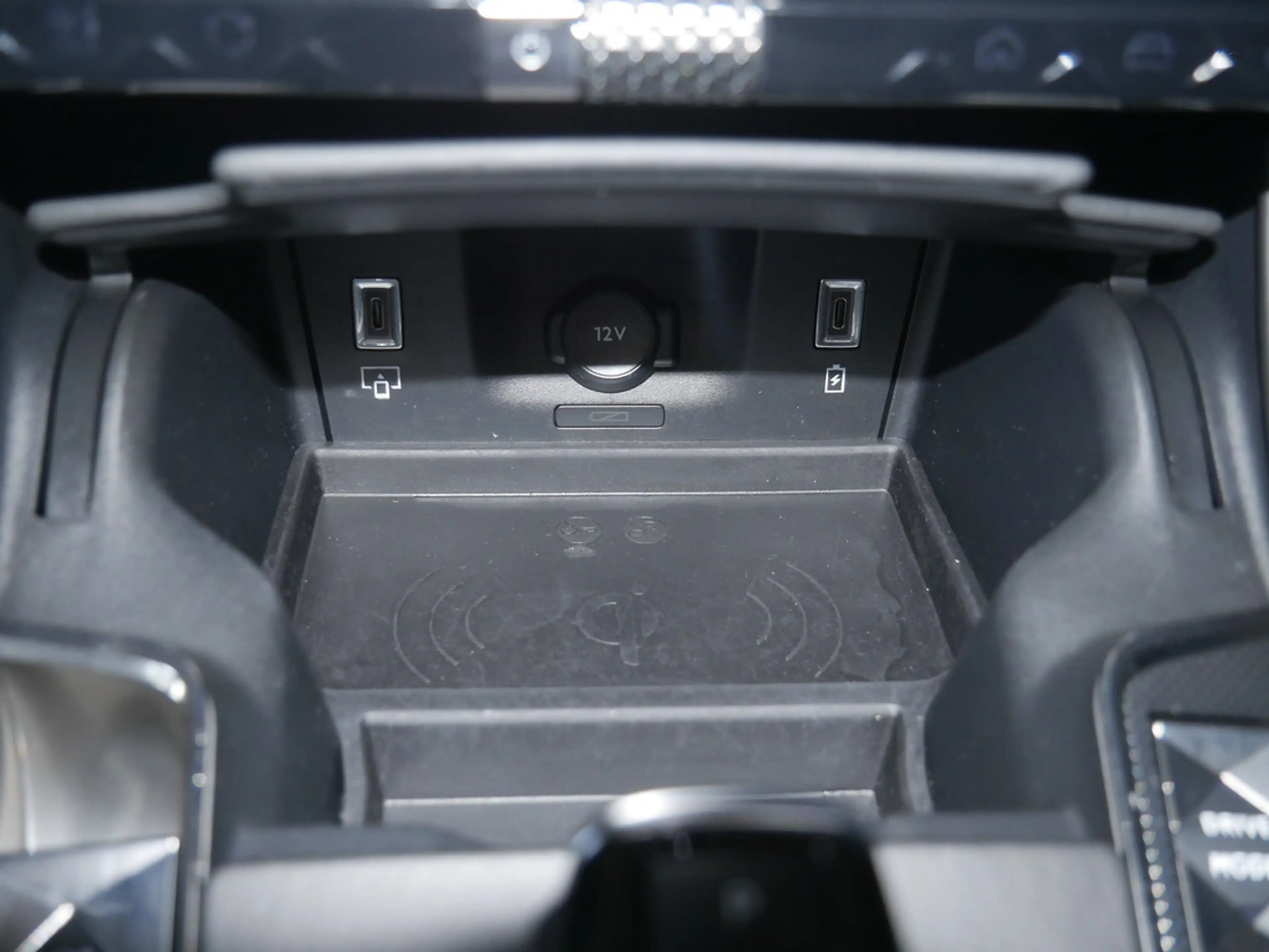 DS Automobiles DS 7 Crossback Opera BlueHDi 130 ACC LED PANO — photo 11