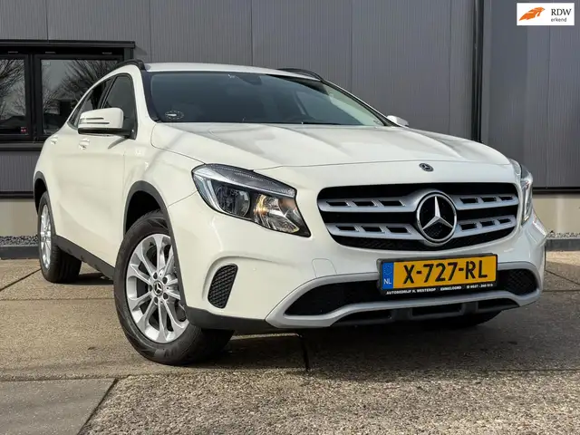 Mercedes-Benz GLA 200 Premium Plus super nette auto
