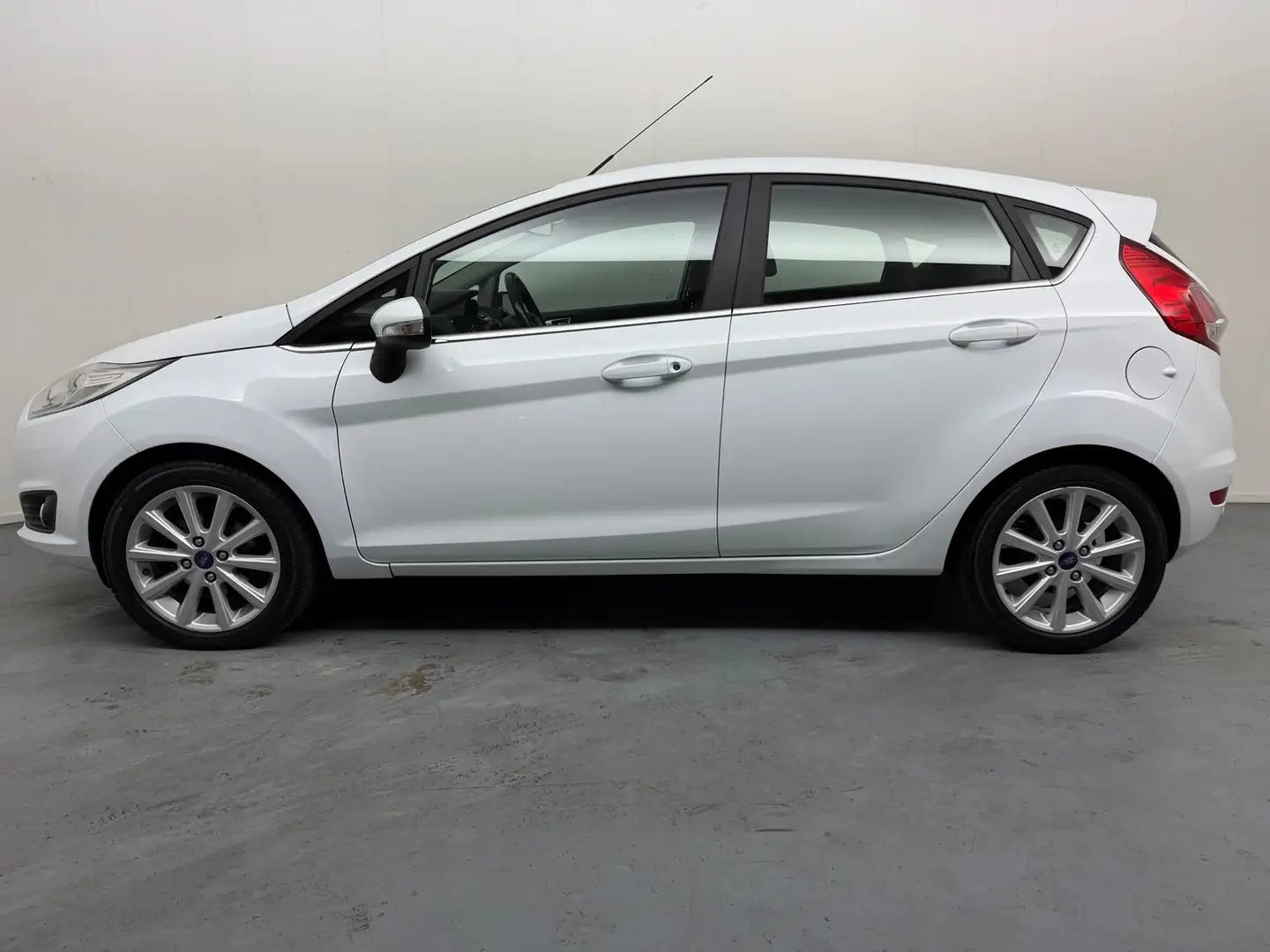 Ford Fiesta 1.0 EcoBoost Titanium # Nav # Pdc # Trekhaak # Lmv Weiß - 2