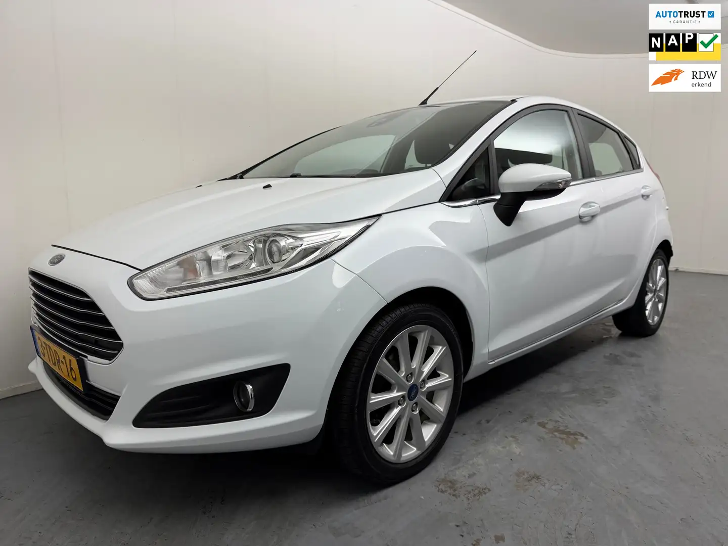 Ford Fiesta 1.0 EcoBoost Titanium # Nav # Pdc # Trekhaak # Lmv Weiß - 1