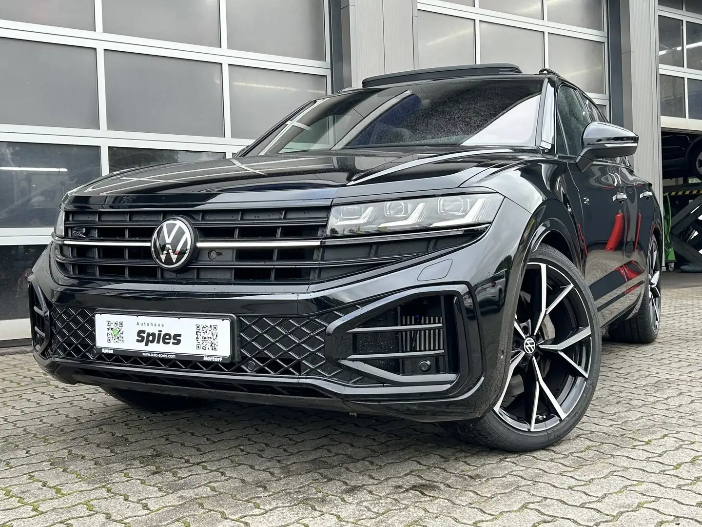 Volkswagen Touareg 3.0 TSI R-Line Nachtsicht / Standhzg / AHK Schwarz - 2