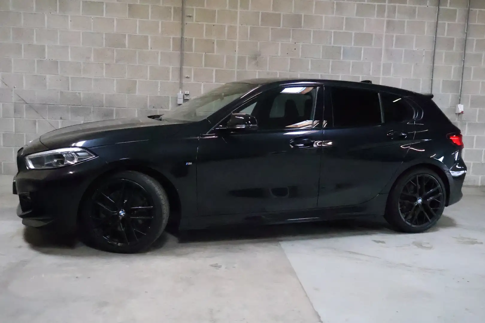 BMW 120 dAS| M-pakket| HUD| H/K sound| PDC| DAB|FULL BLACK Noir - 2