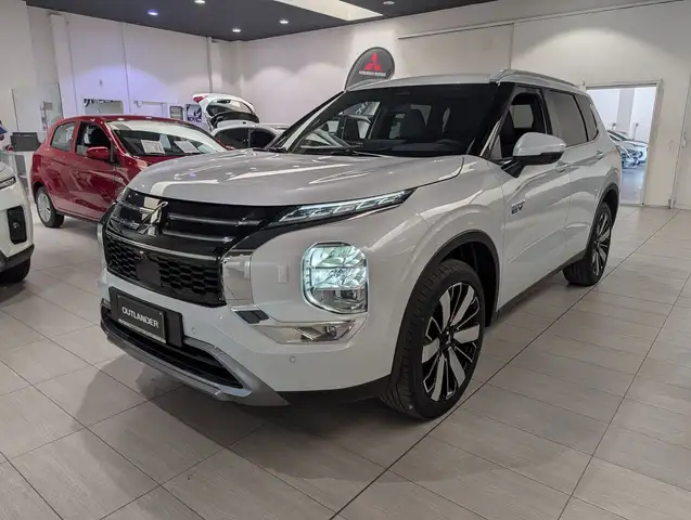Mitsubishi Outlander Intense - Plug-In Hybrid (PHEV) Pronta Consegna