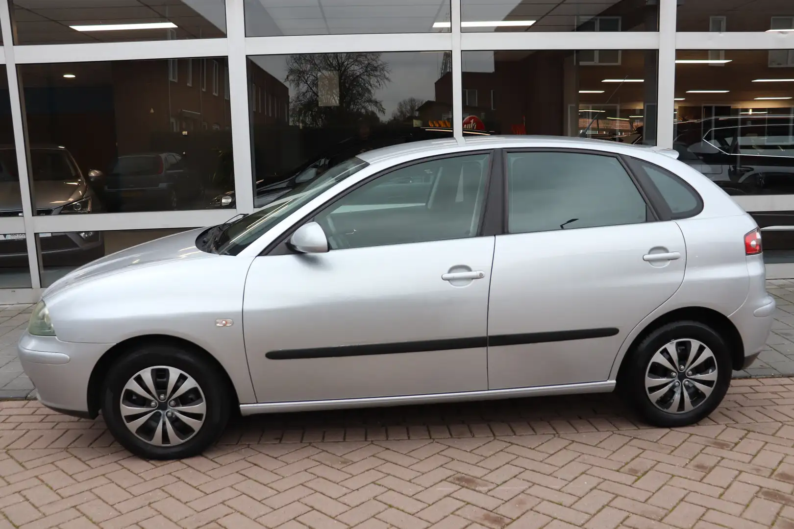 SEAT Ibiza 1.4-16V Sportrider, 5 deurs . Gris - 2