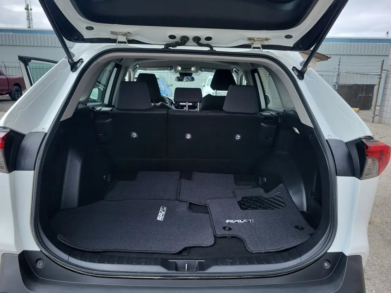 Toyota RAV 4 снимка Toyota RAV 4