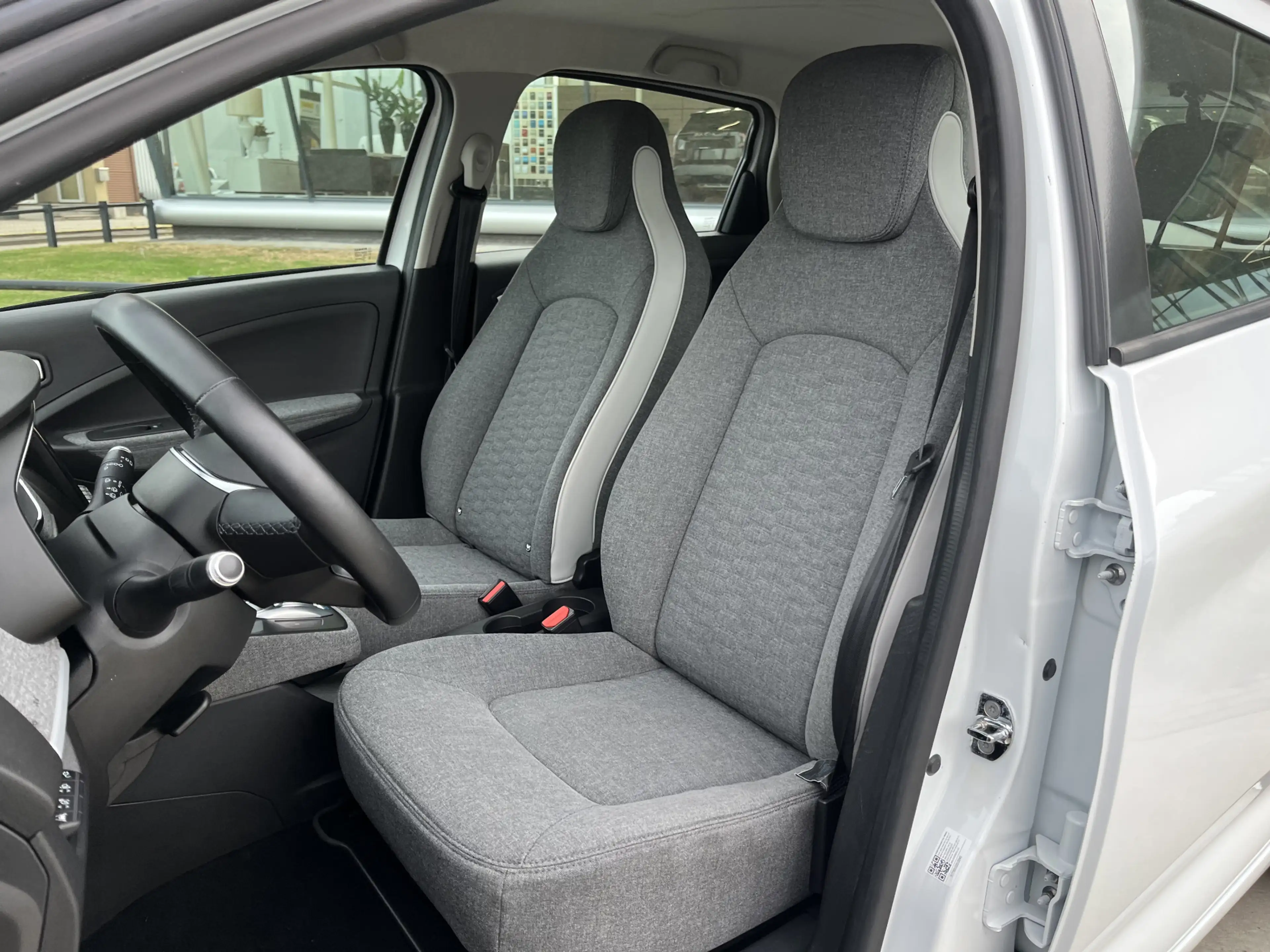 Renault ZOE R135 52 kWh / Koopaccu / Keyless / Camera / Parkee — photo 12