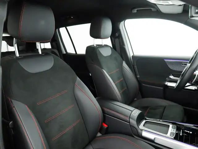 Mercedes-Benz GLB view 10
