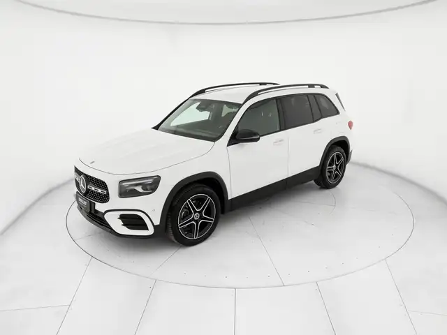 Mercedes-Benz GLB view 2