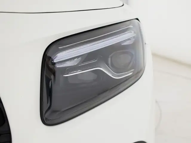 Mercedes-Benz GLB view 8