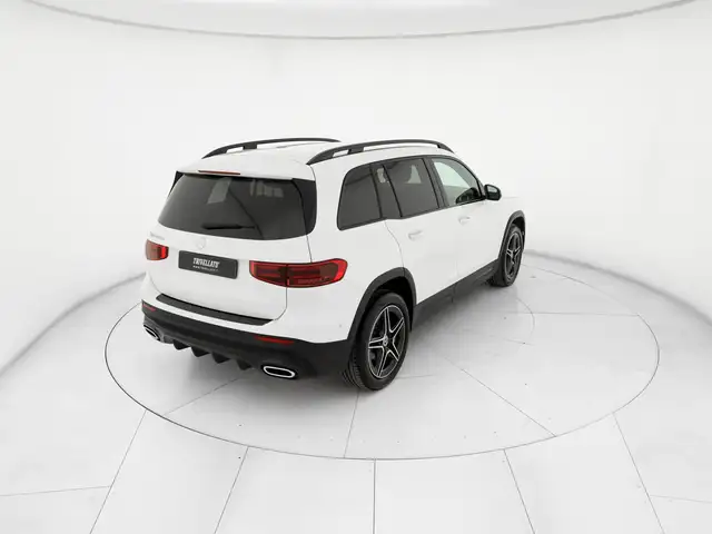 Mercedes-Benz GLB view 3