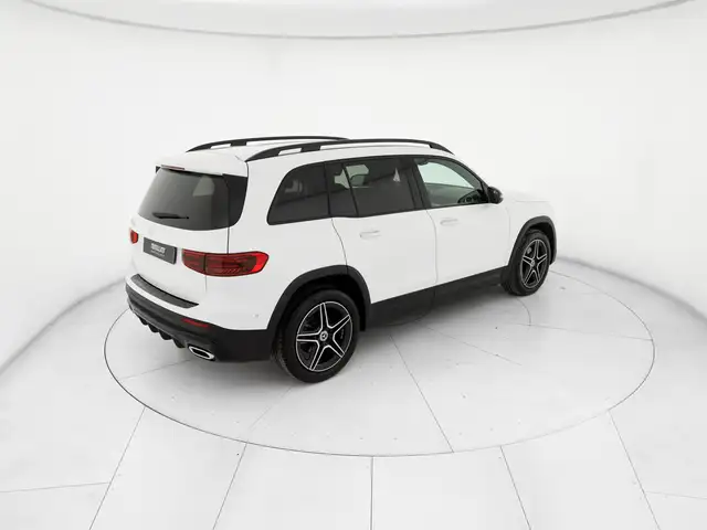 Mercedes-Benz GLB view 4