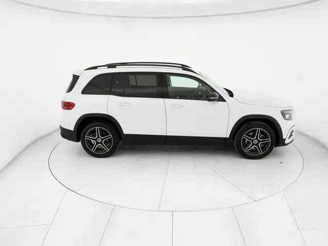 Mercedes-Benz GLB view 5