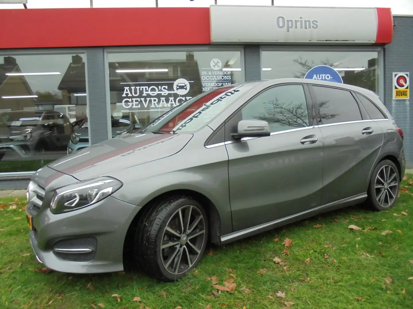 Mercedes-Benz B 180 Ambition 5drs, NL auto, AUTOMAAT, Trekhaak, 17 inc Gris - 2