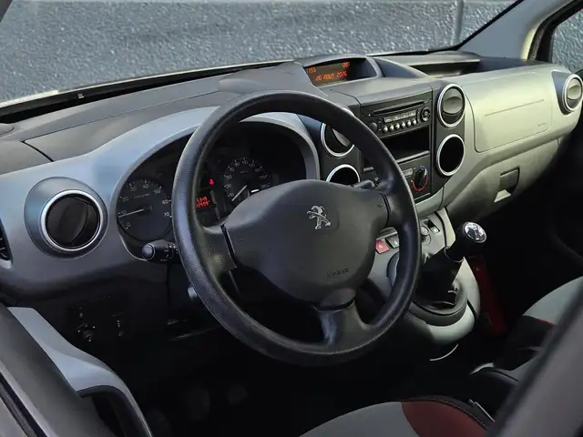 Peugeot Partner Tepee view 15