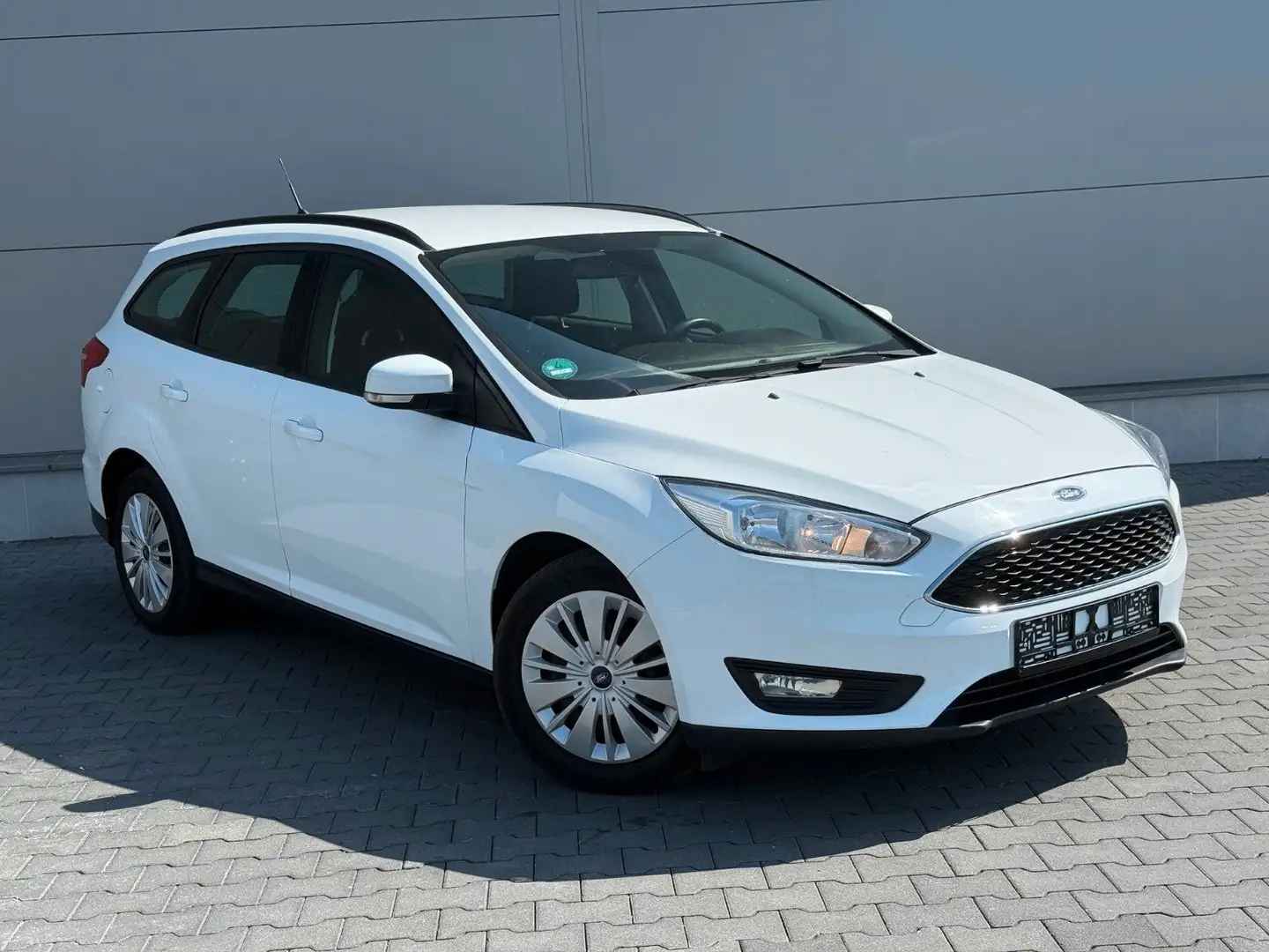 Ford Focus 1,0 EcoBoost 74kW Trend Turnier Blanc - 1