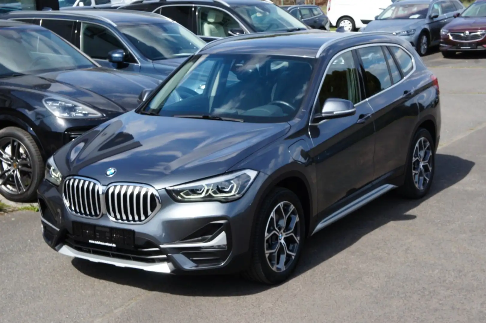 BMW X1 xDrive 25e xLine *ACC*LED*H/K*NAVI*DAB*18Z* Grau - 1