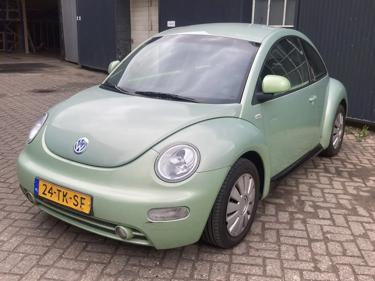 Volkswagen New Beetle 2.0 Highline Groen - 1