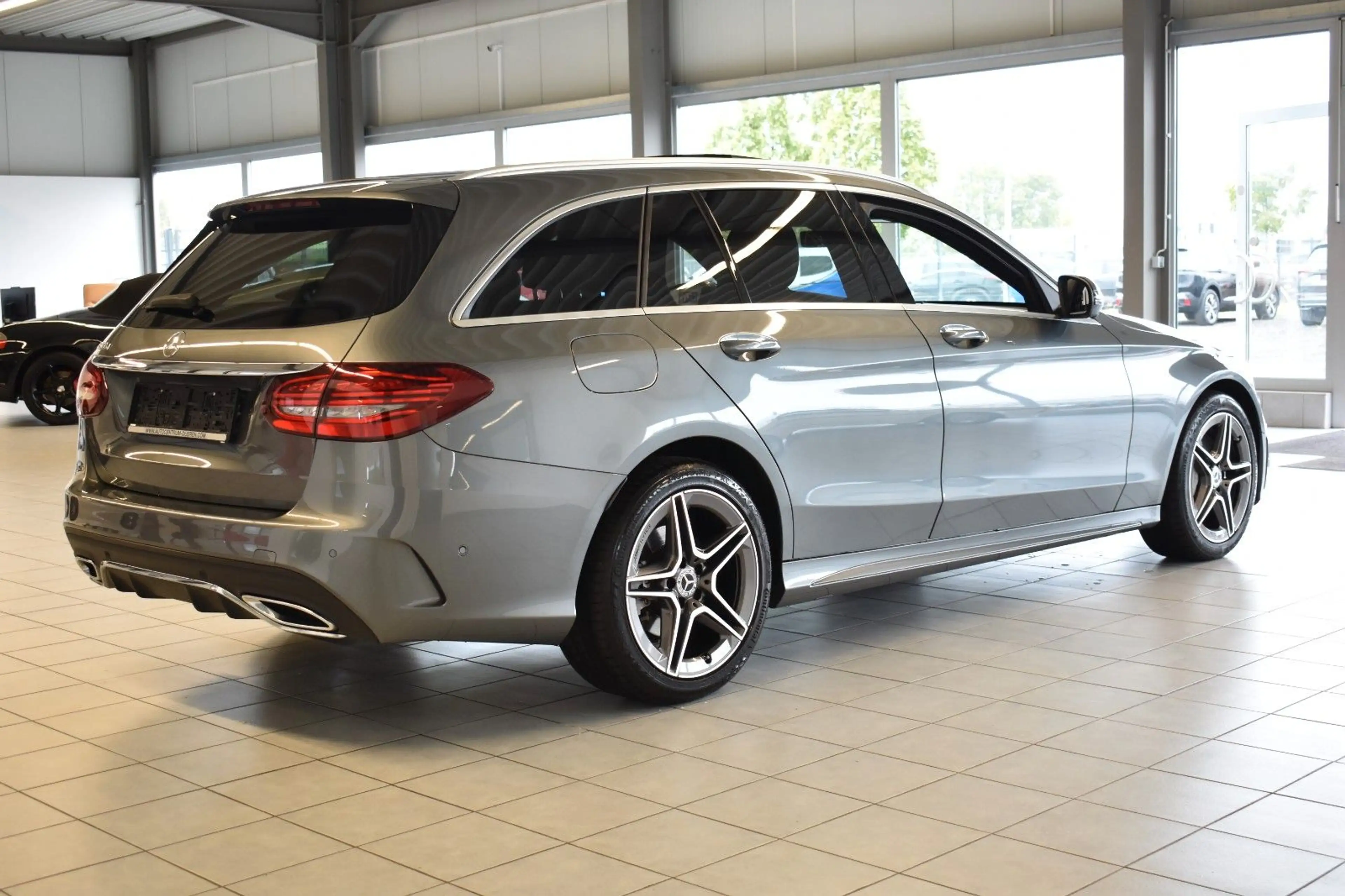 Mercedes-Benz C 300 d AMG/LED/AMBI/PANO/CARPLAY/DISTRONIC+/360° — photo 7