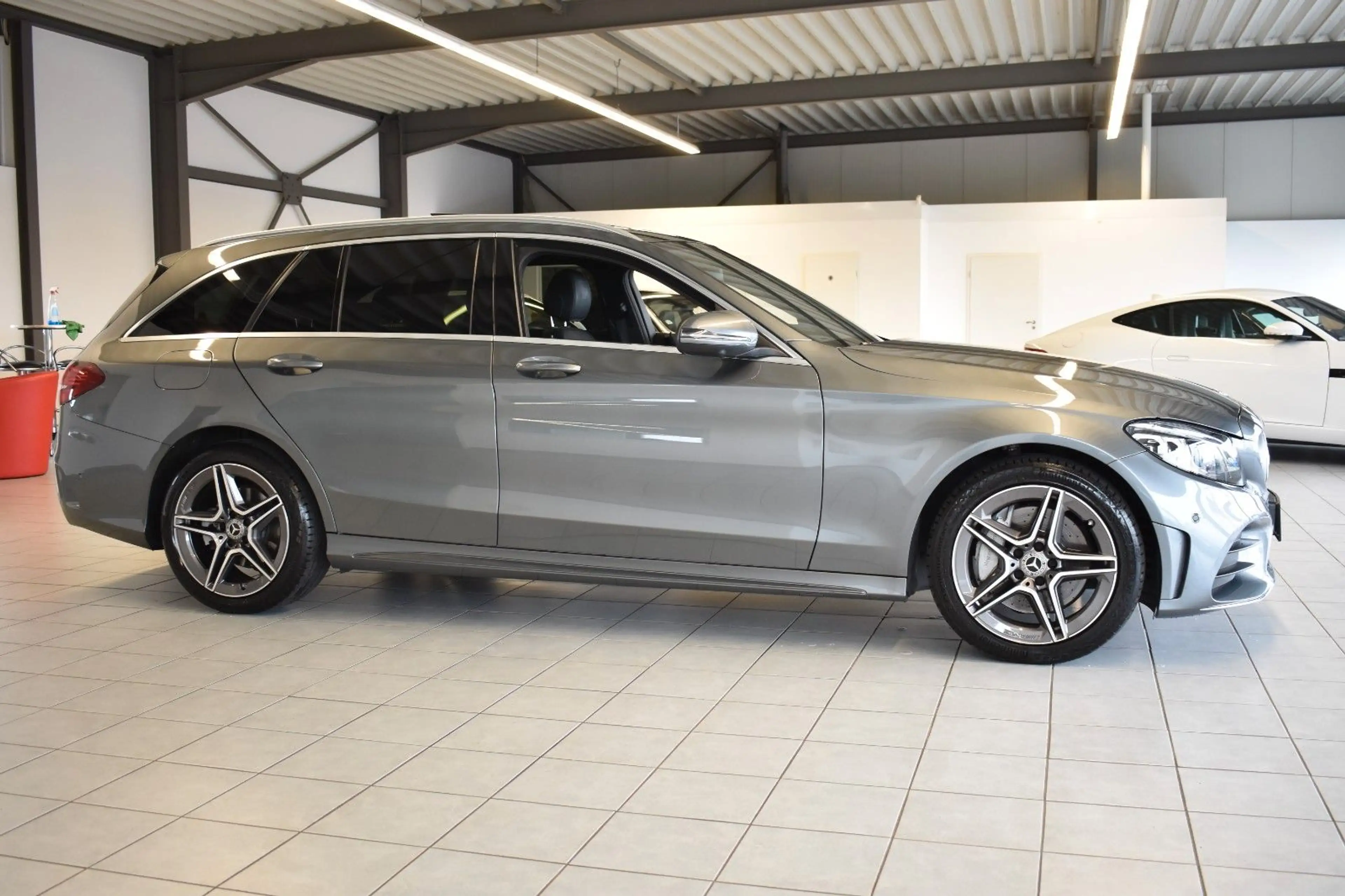 Mercedes-Benz C 300 d AMG/LED/AMBI/PANO/CARPLAY/DISTRONIC+/360° — photo 8
