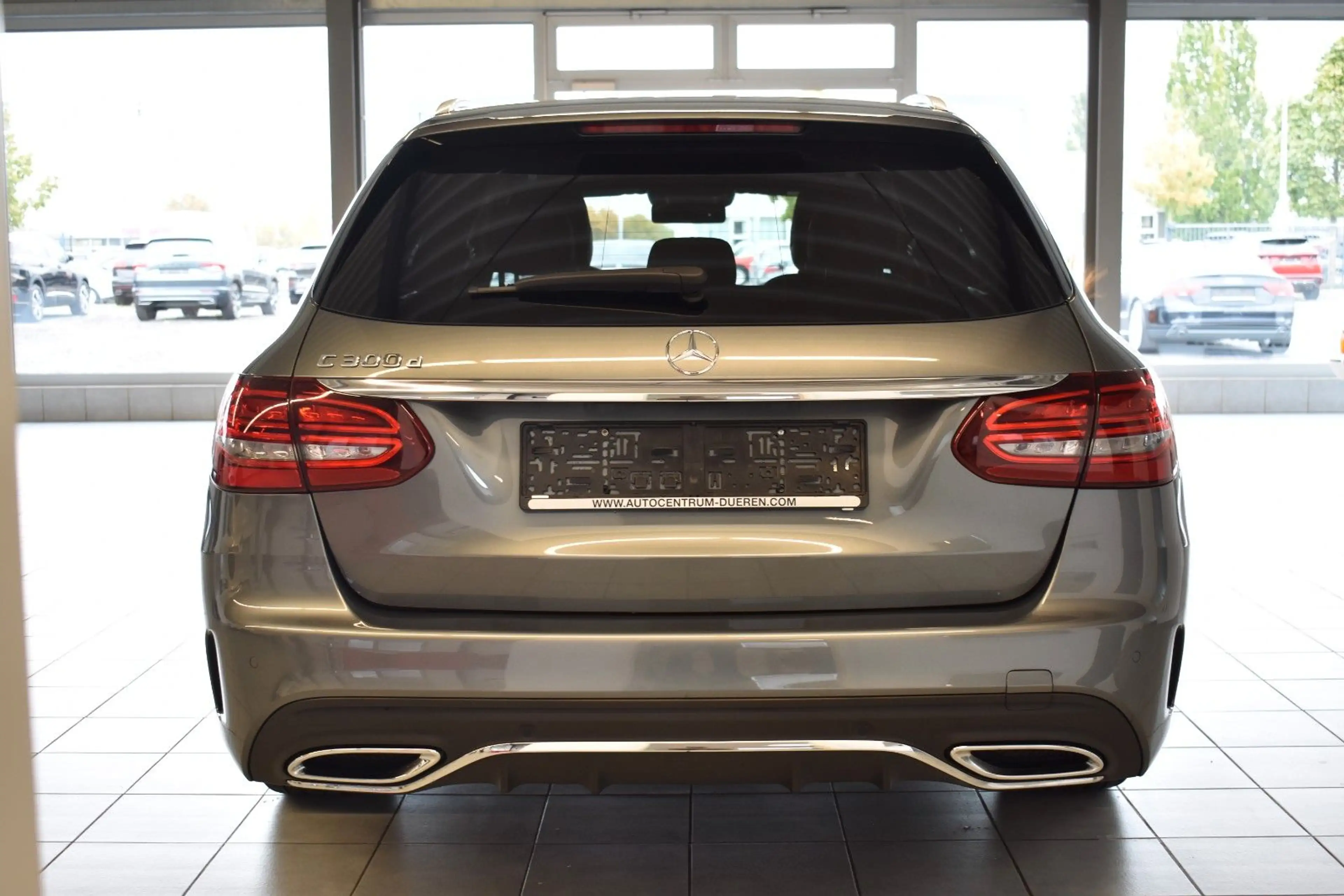 Mercedes-Benz C 300 d AMG/LED/AMBI/PANO/CARPLAY/DISTRONIC+/360° — photo 6