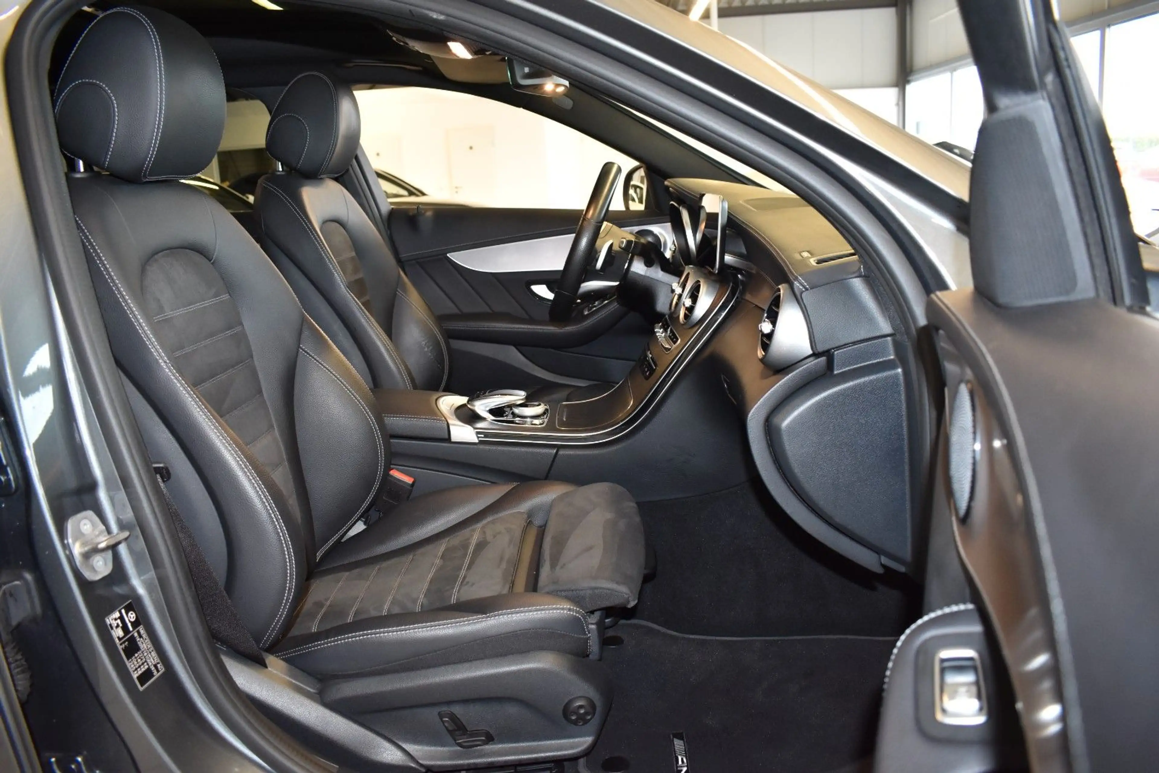 Mercedes-Benz C 300 d AMG/LED/AMBI/PANO/CARPLAY/DISTRONIC+/360° — photo 13