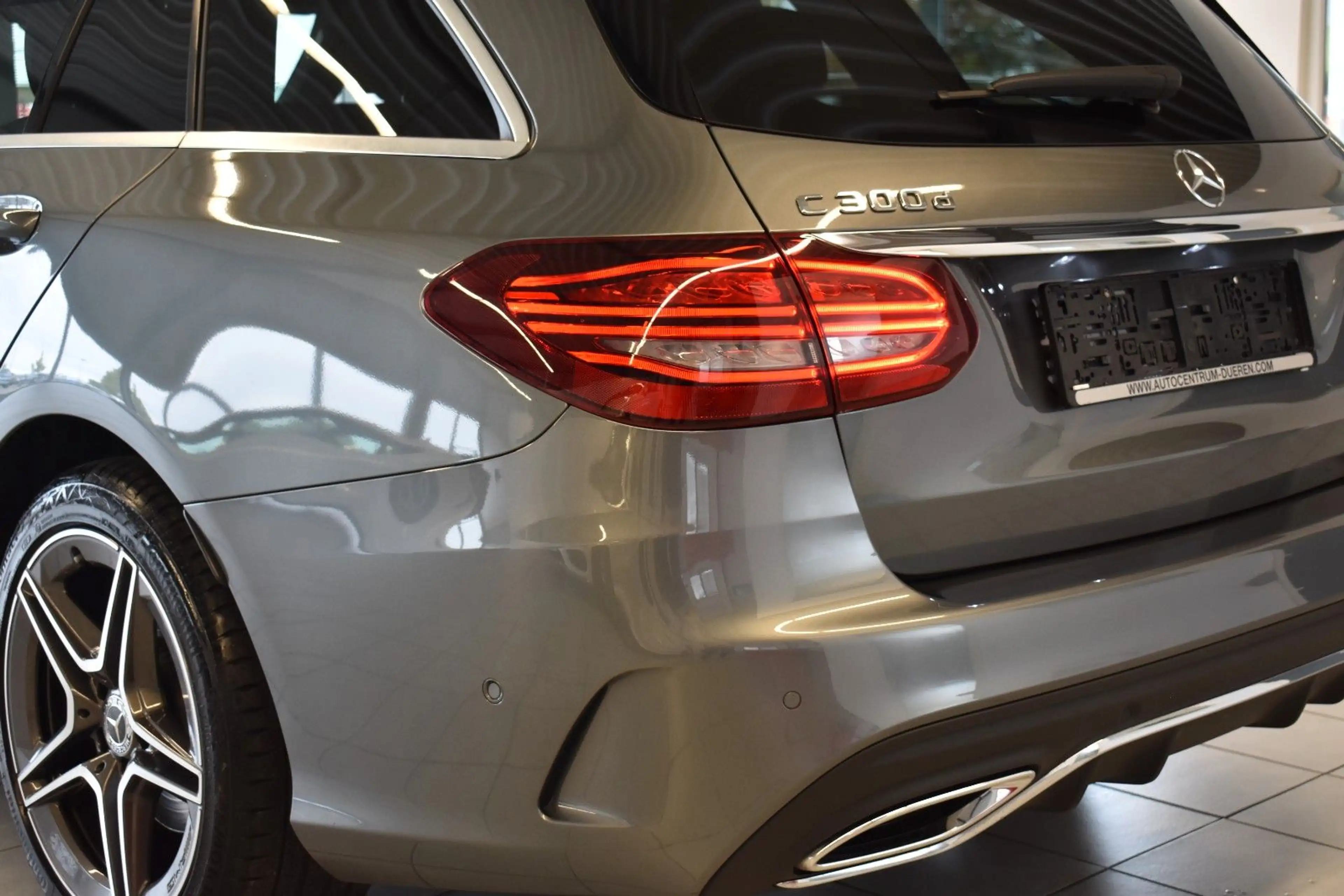 Mercedes-Benz C 300 d AMG/LED/AMBI/PANO/CARPLAY/DISTRONIC+/360° — photo 10