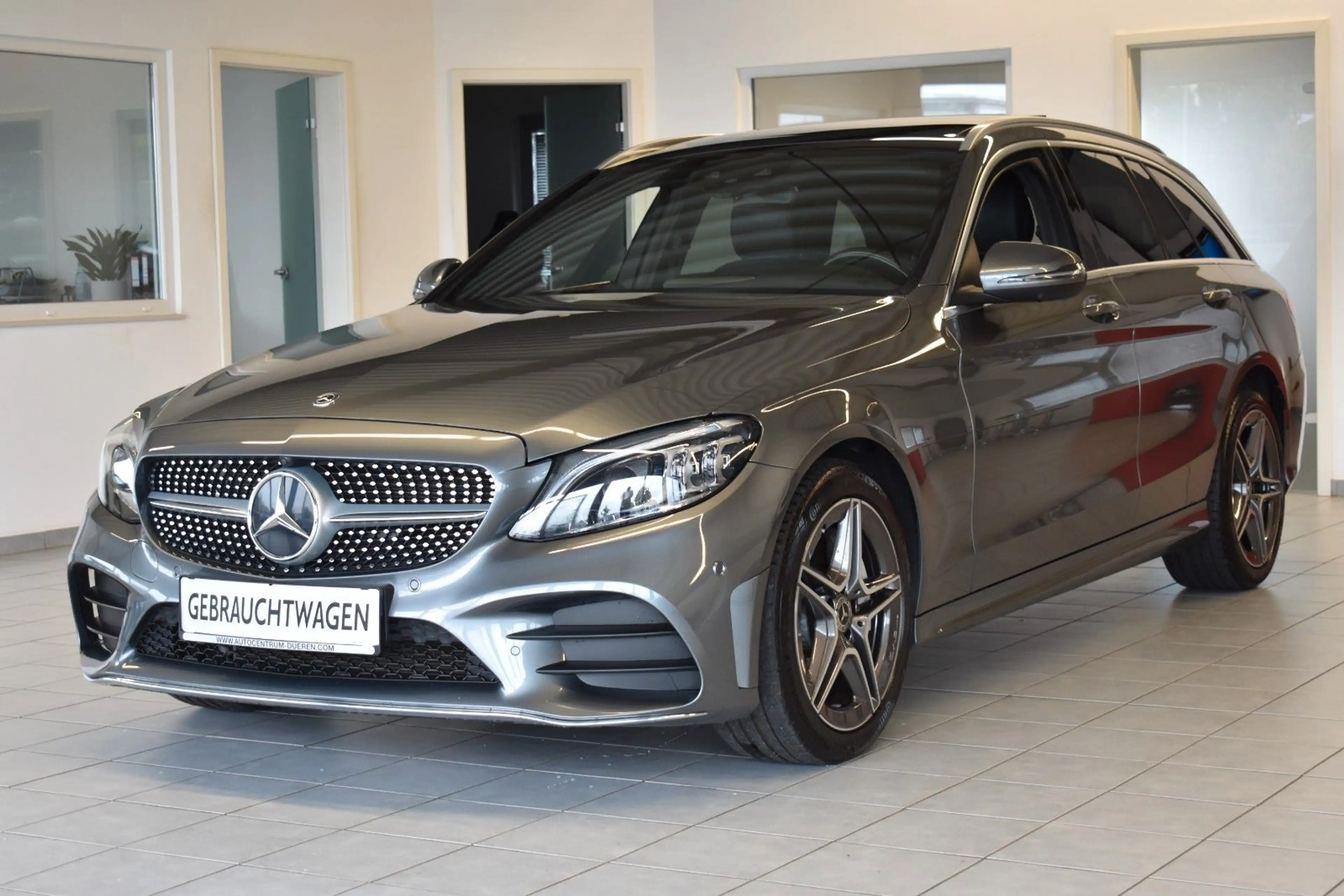 Mercedes-Benz C 300 d AMG/LED/AMBI/PANO/CARPLAY/DISTRONIC+/360° — photo 3