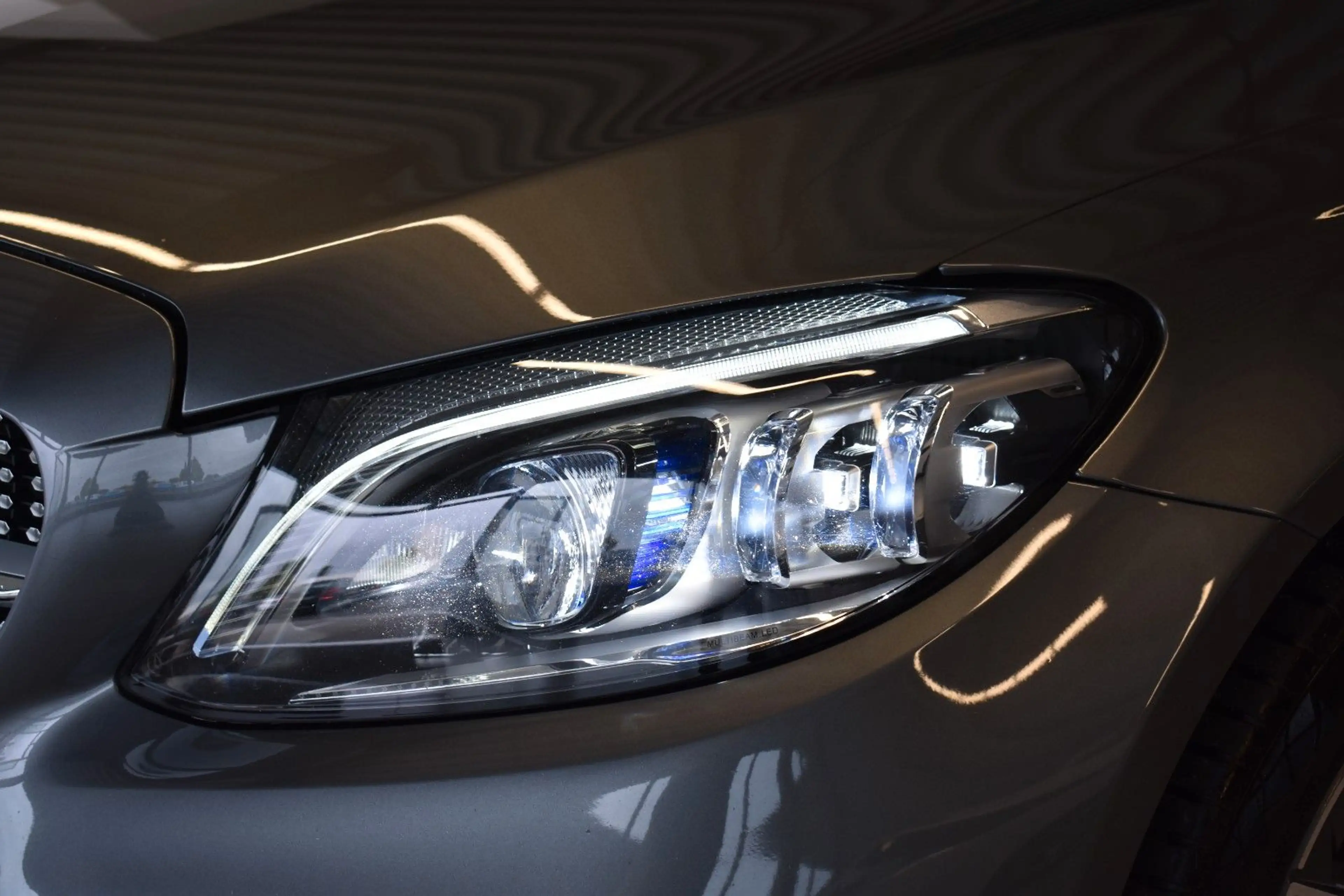 Mercedes-Benz C 300 d AMG/LED/AMBI/PANO/CARPLAY/DISTRONIC+/360° — photo 11