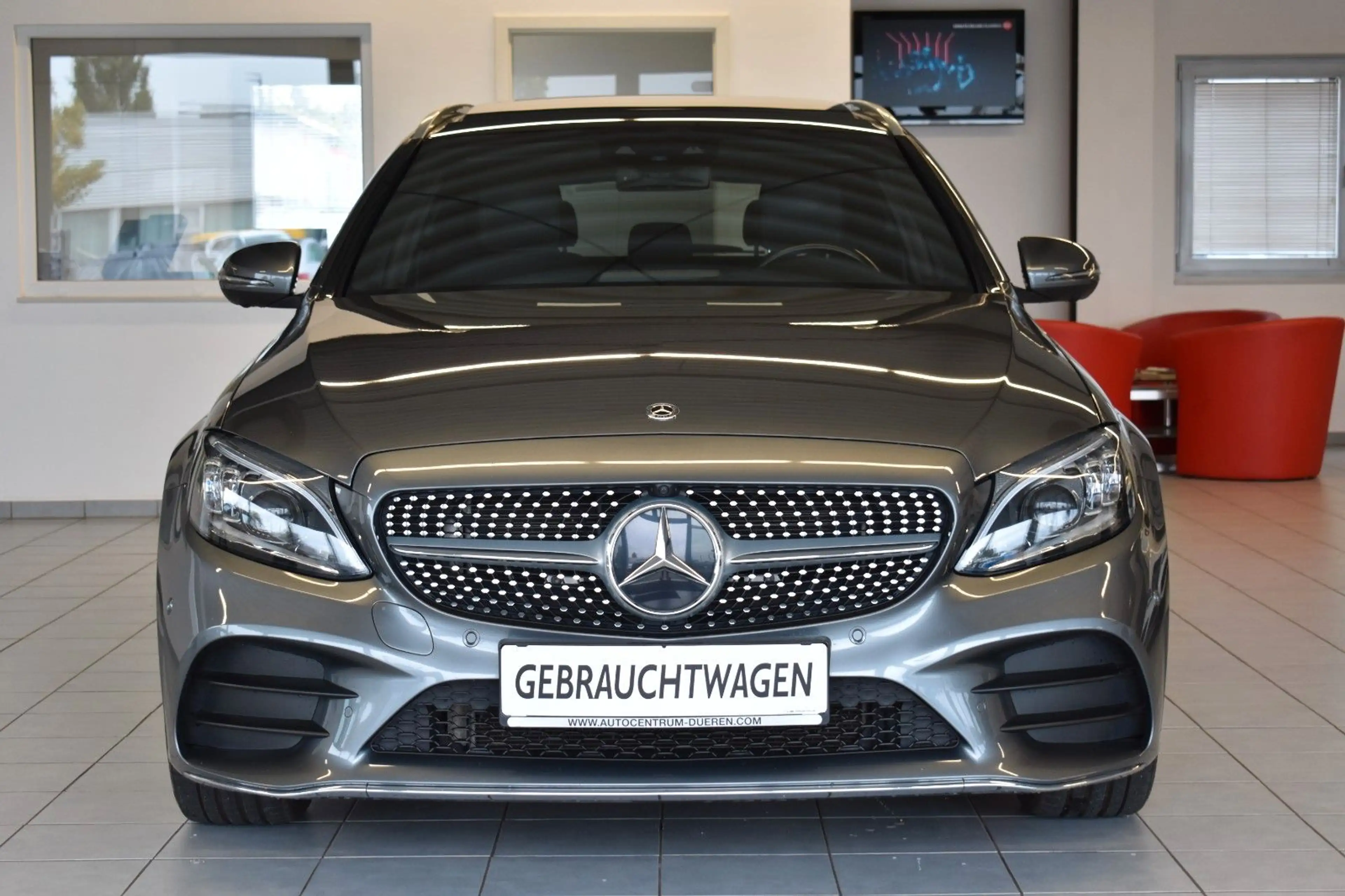 Mercedes-Benz C 300 d AMG/LED/AMBI/PANO/CARPLAY/DISTRONIC+/360° — photo 2