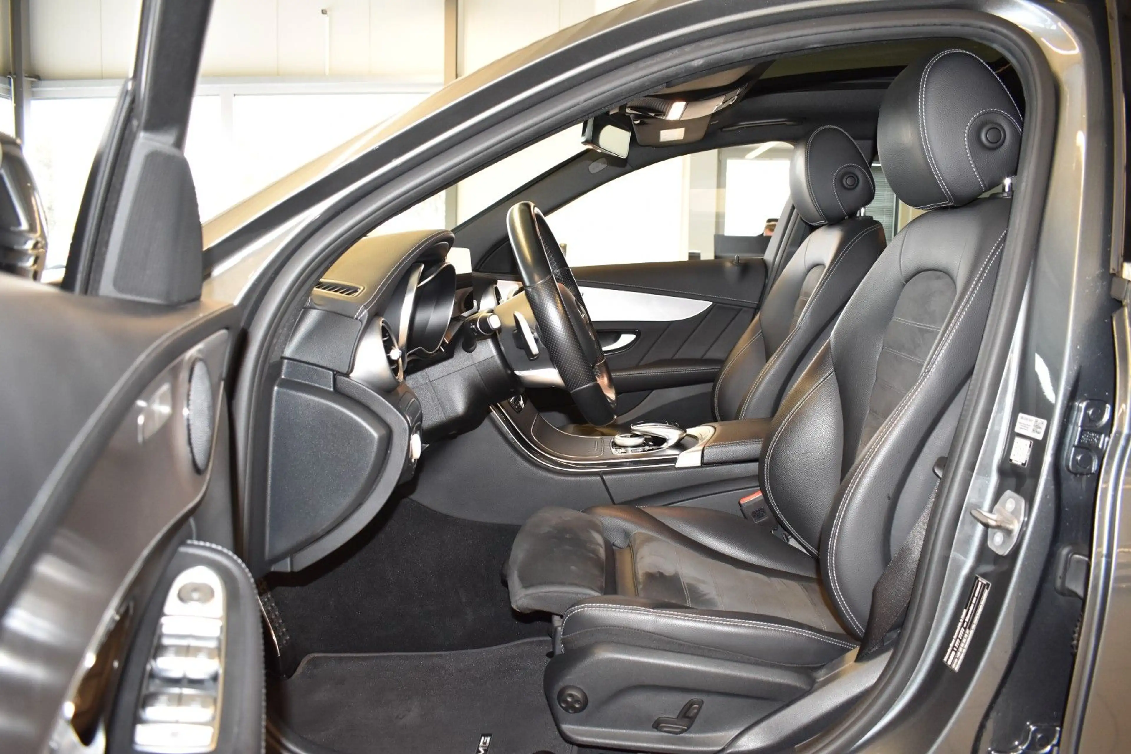 Mercedes-Benz C 300 d AMG/LED/AMBI/PANO/CARPLAY/DISTRONIC+/360° — photo 12