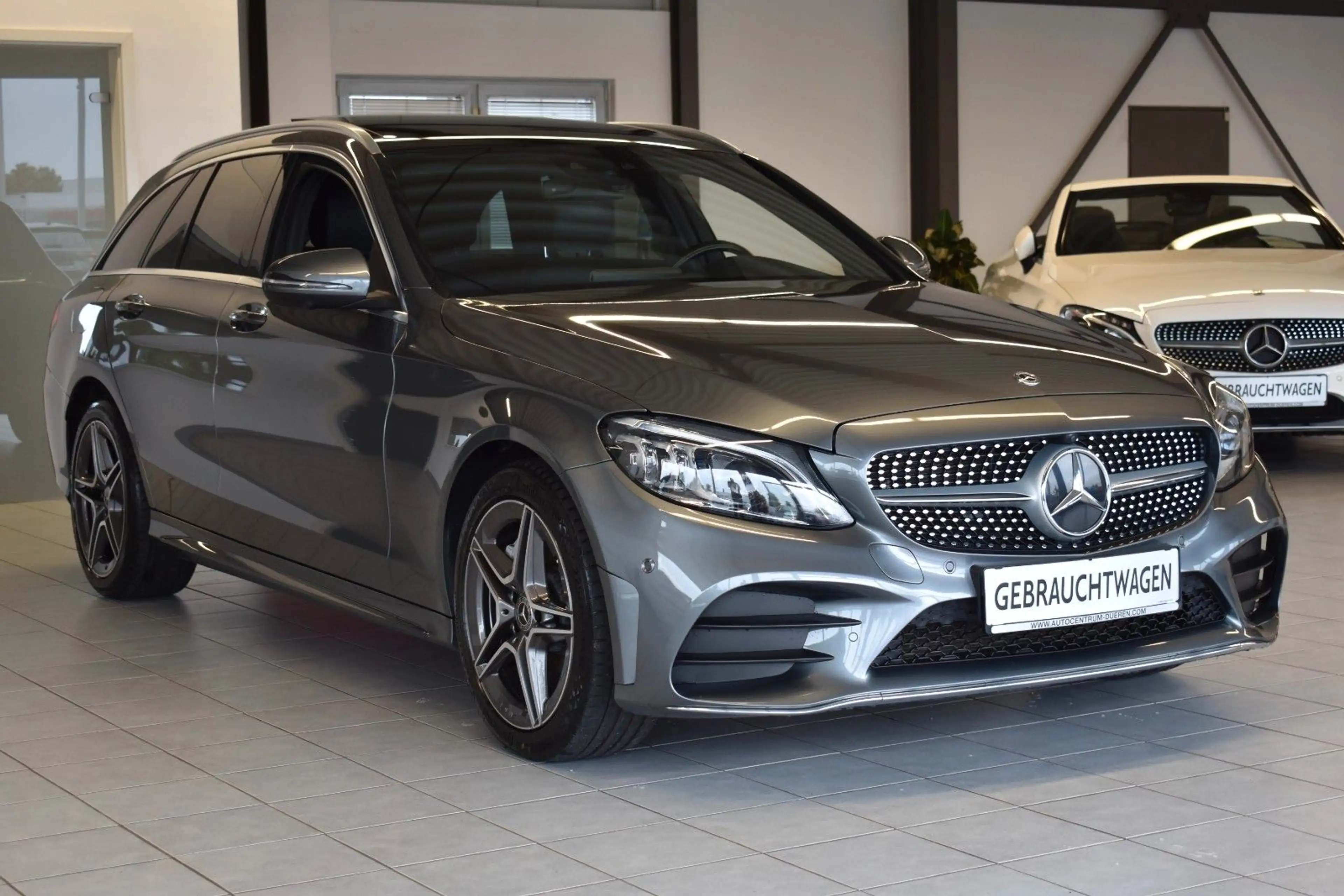 Mercedes-Benz C 300 d AMG/LED/AMBI/PANO/CARPLAY/DISTRONIC+/360°