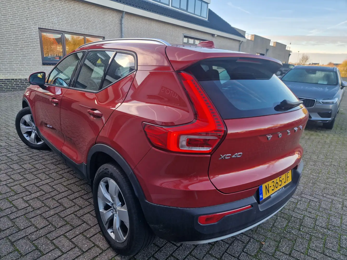 Volvo XC40 1.5 T2 Momentum Business Climate pack | Elektr. Tr Oranje - 2