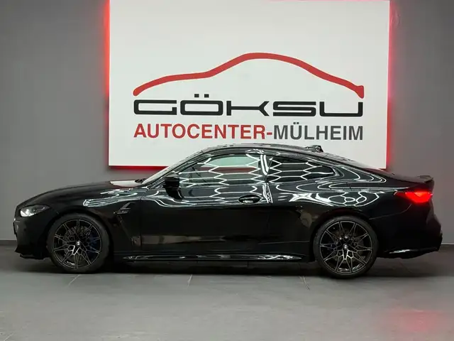 BMW M4 view 7