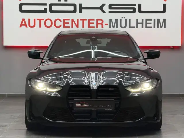 BMW M4 view 3