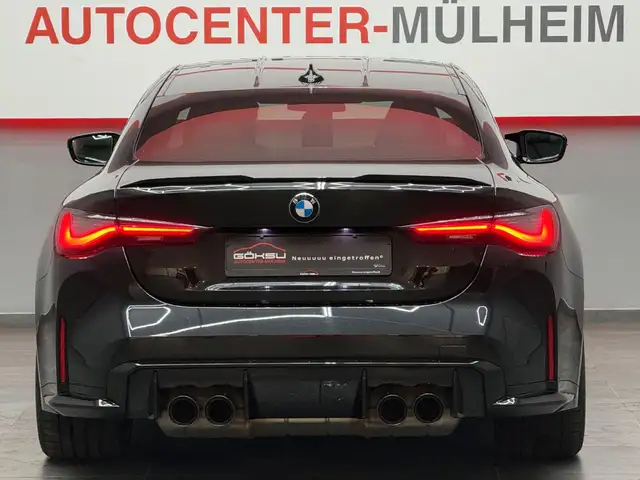 BMW M4 view 6