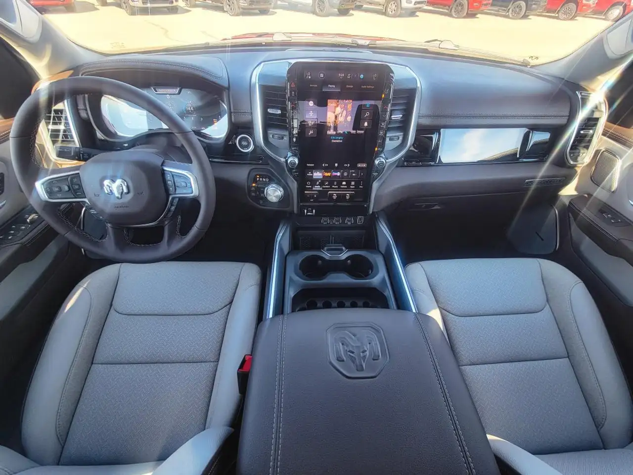 RAM 1500 снимка RAM 1500