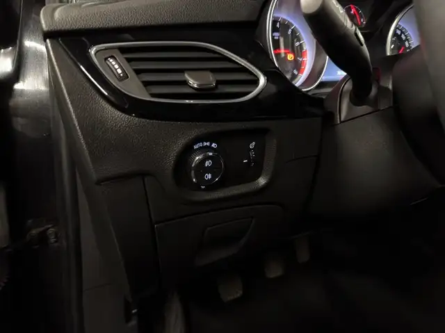 Opel Astra view 12