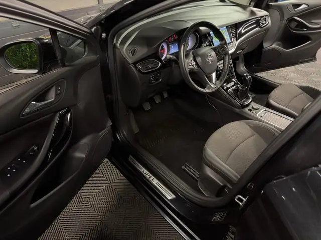 Opel Astra view 10