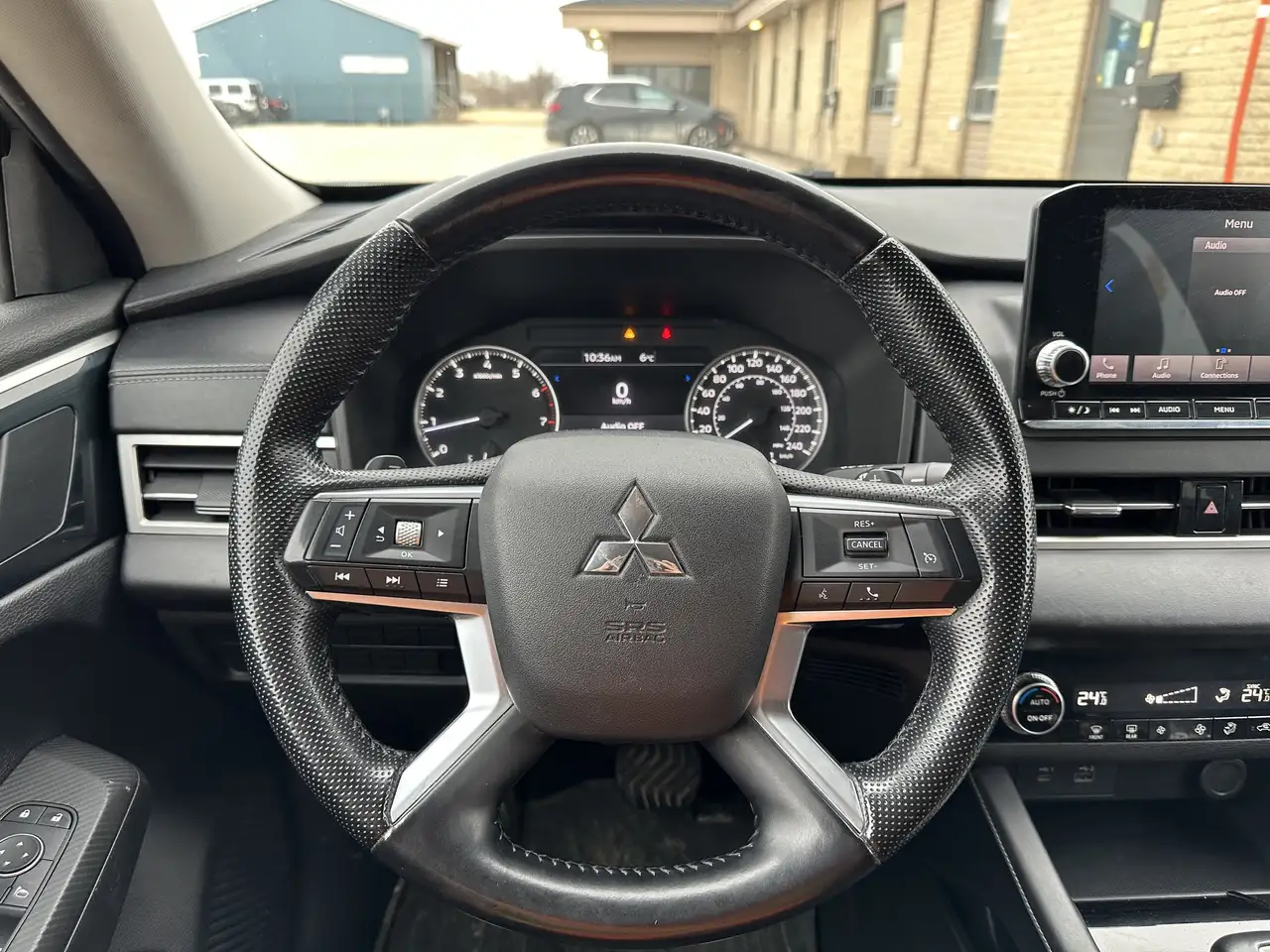 Mitsubishi Outlander снимка Mitsubishi Outlander