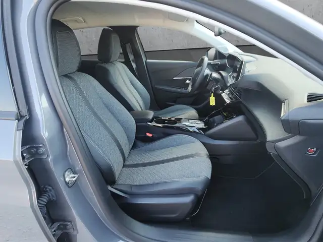 Peugeot 208 view 13