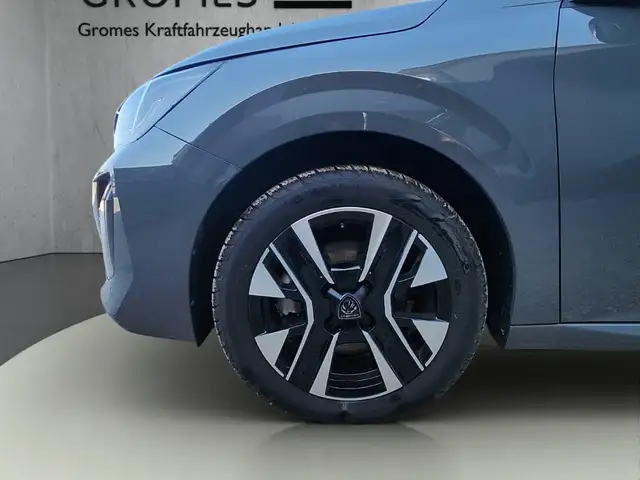 Peugeot 208 view 11