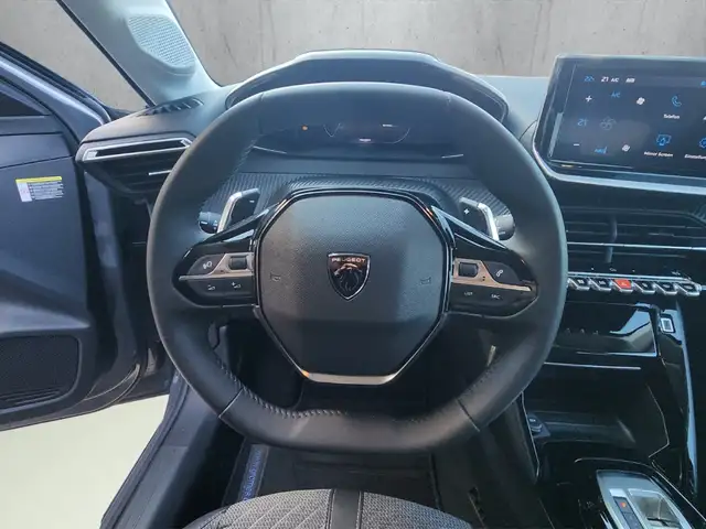 Peugeot 208 view 10