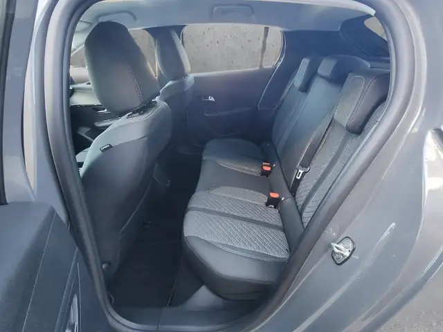 Peugeot 208 view 8