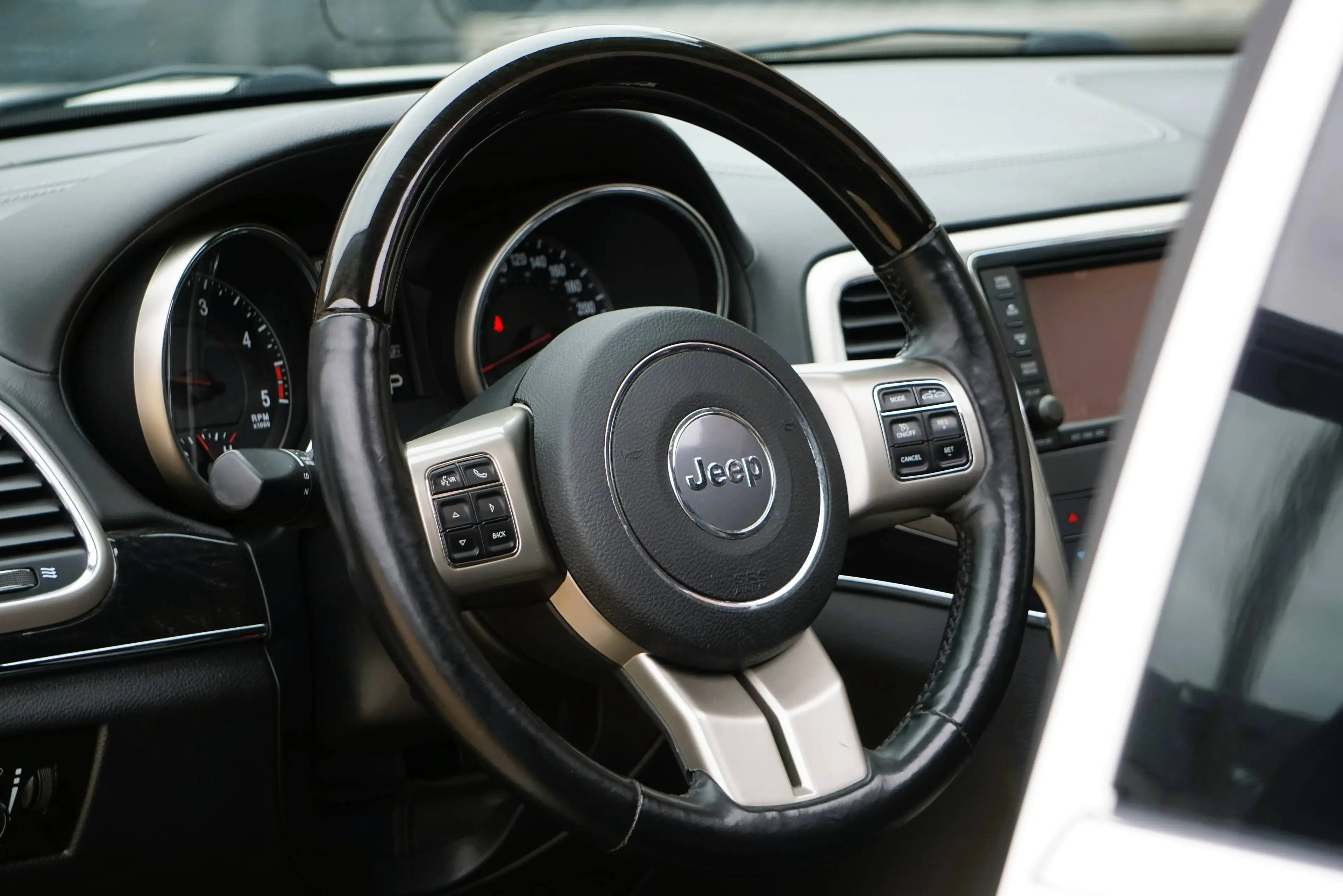 Jeep Grand Cherokee 3.0 V6 TD Overland TOIT-PANO NAVI-CAM FULL — photo 9