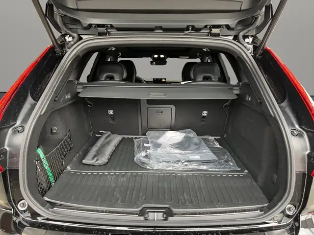 Volvo XC60 Black Edition Ultra, T6 AWD Plug-in Hybrid, Elektrisch/Benzi Ansicht 18