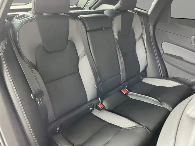 Volvo XC60 Black Edition Ultra, T6 AWD Plug-in Hybrid, Elektrisch/Benzi Ansicht 11