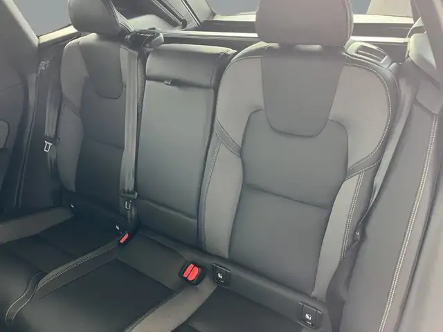 Volvo XC60 Black Edition Ultra, T6 AWD Plug-in Hybrid, Elektrisch/Benzi Ansicht 10