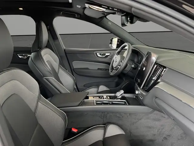 Volvo XC60 Black Edition Ultra, T6 AWD Plug-in Hybrid, Elektrisch/Benzi Ansicht 12
