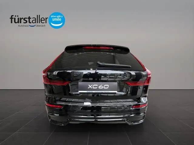 Volvo XC60 Black Edition Ultra, T6 AWD Plug-in Hybrid, Elektrisch/Benzi Ansicht 6
